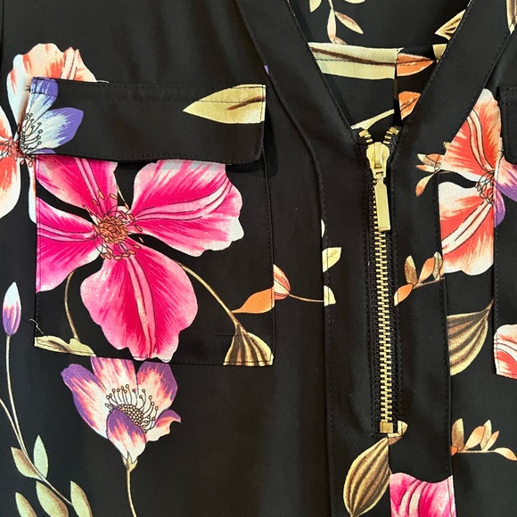 Express Floral Two Pocket Front Zip Shirt- Extra Small/Petit - Picture 2 of 9